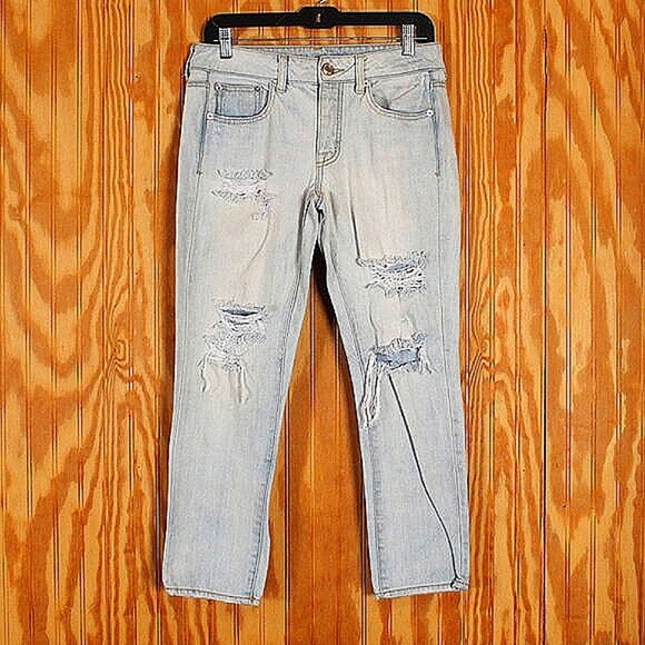 American Eagle Boy Crop Distressed Light Wash Jeans - Size 2 - Picture 1 of 12